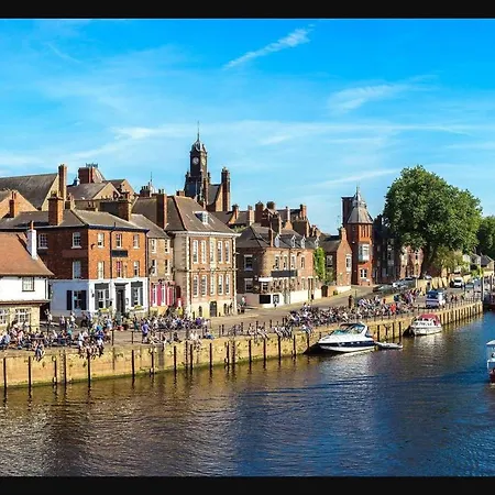 The Balmoral Close To The Racecourse * York