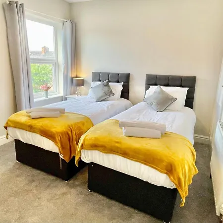 Holiday home The Balmoral Close To The Racecourse *