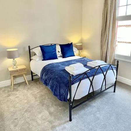 The Balmoral Close To The Racecourse *