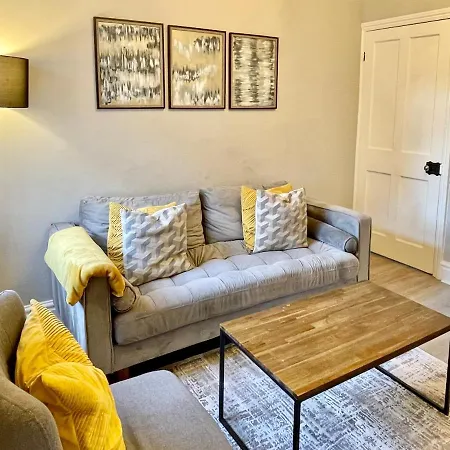 The Balmoral Close To The Racecourse Holiday home