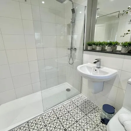 The Balmoral Close To The Racecourse *